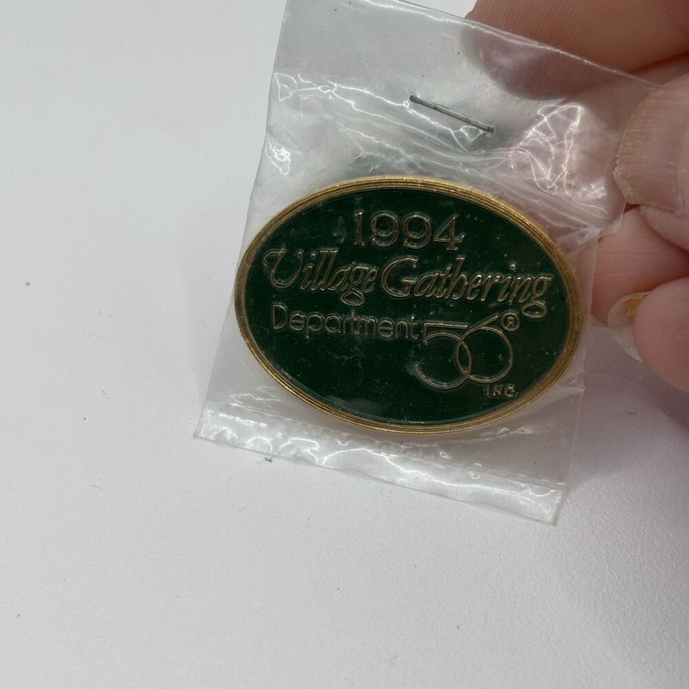 Dept 56 1994 Village Gathering Lapel/hat PIN Collectors Club Department 56 New